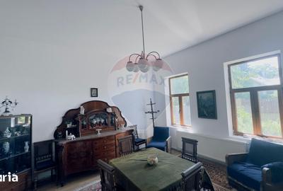 Casă cu 6 camere cu Teren 3300 Mp în Central