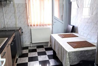 Apartament cu 2 camere decomandat în Broșteni