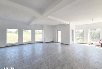 Casă cu 7 camere cu Teren 1431 Mp în Central
