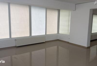 Spațiu comercial, de 65 mp, în Central