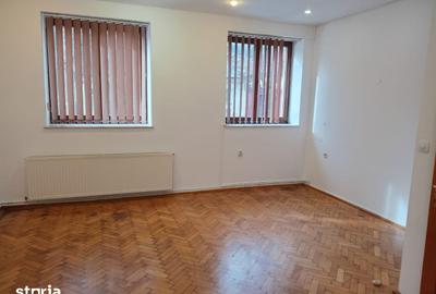 Spațiu comercial, de 80 mp, în Central