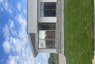 Casă cu 3 camere cu Teren 2832 Mp în Apa