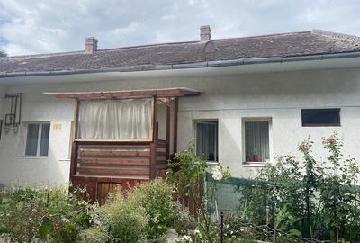 Casă cu Teren 200 Mp în Central