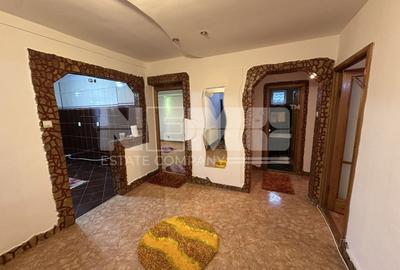 Apartament cu 3 camere semidecomandat în Central - 1
