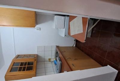 Apartament cu 6 camere decomandat în Complex Studențesc - 1
