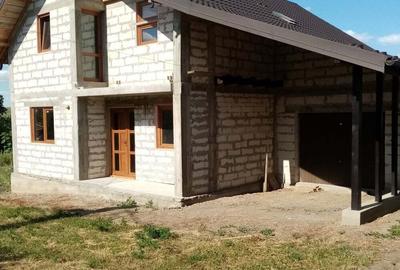 Casă cu 6 camere cu Teren 1550 Mp în Voinești - 3