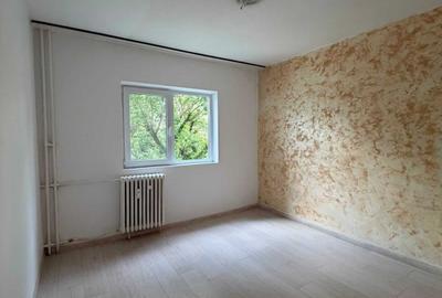 Apartament cu 2 camere decomandat în Vest