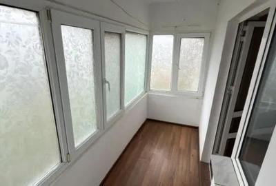 Apartament cu 3 camere decomandat în Balta Albă - 9