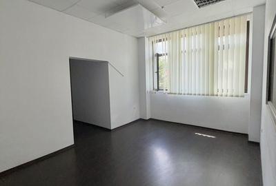 Spațiu comercial, de 144 mp, în Central - 7