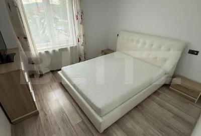 Apartament cu 3 camere decomandat în Independenței