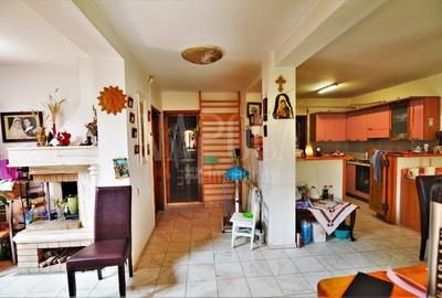 Casă individuală cu 10 camere cu Canalizare în Central - 5