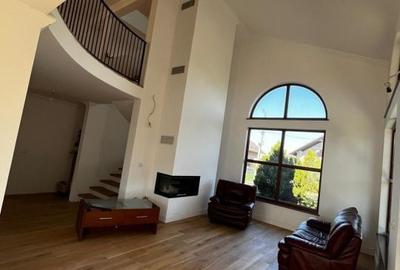 Casă cu 4 camere cu Teren 1000 Mp în Central