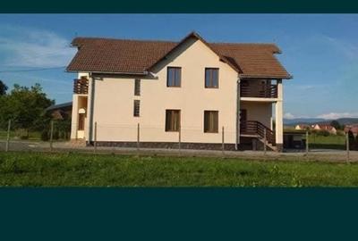 Casă cu 4 camere în Central