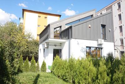 Spațiu comercial, de 134.60000610352 mp, în Central