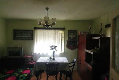 Casă cu 2 camere cu Teren 1000 Mp în Șoimuș