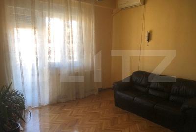 Apartament cu 3 camere semidecomandat, mobilat în Central