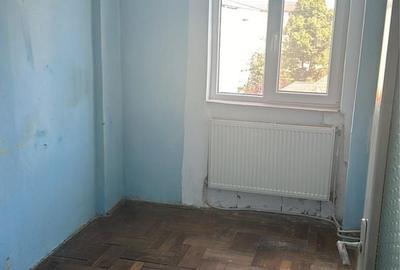 Apartament cu 3 camere decomandat în Roman - 2