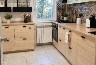 Apartament cu 4 camere decomandat, mobilat în Tei