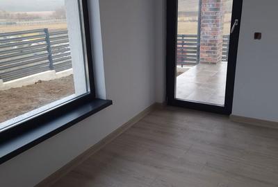 Casă cu 4 camere cu Teren 530 Mp în Central - 1