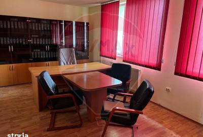 Spațiu comercial, de 2,800 mp, în Central - 5