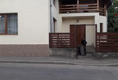 Casă individuală cu 5 camere cu Teren 283 Mp în Central