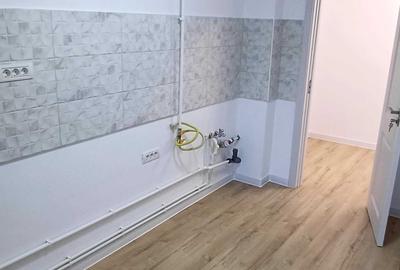 Apartament cu 2 camere decomandat în Trocadero