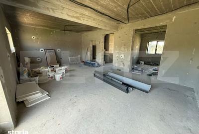 Casă cu 5 camere cu Teren 389 Mp în Cârcea