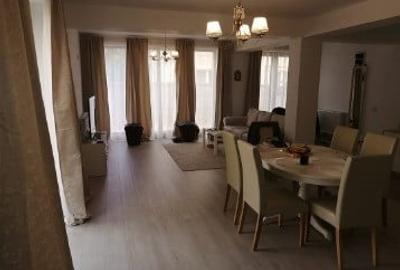 Casă cu 5 camere cu Teren 300 Mp în Roșu