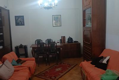 Apartament cu 2 camere semidecomandat în Cișmigiu