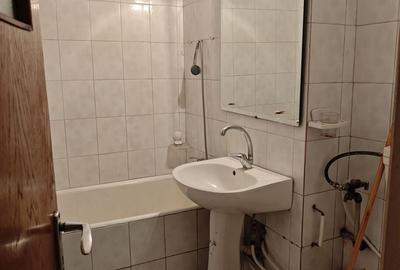 Apartament cu 2 camere semidecomandat în Craiovei