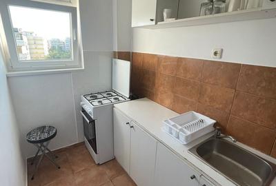 Garsonieră în Vatra Luminoasă