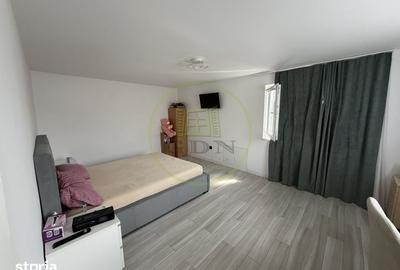 Casă cu 4 camere cu Teren 438 Mp în Romanești