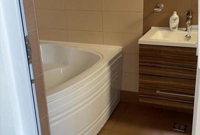 Casă cu 16 camere cu Canalizare în Central - 11