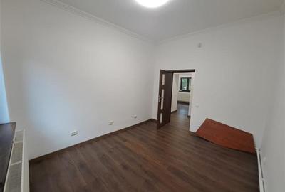 Birou, de 58 mp, în Central - 2