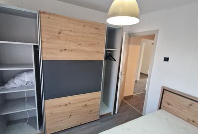 Apartament cu 3 camere decomandat, mobilat în Girocului