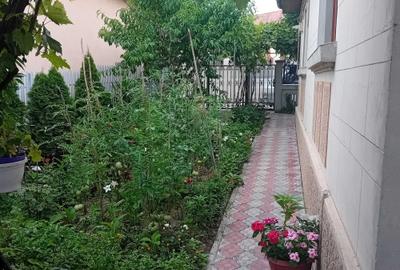 Casă cu 4 camere în Costi