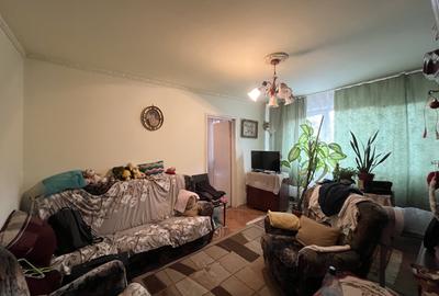 Apartament cu 3 camere nedecomandat, mobilat în Girocului