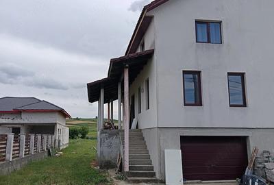 Casă cu Teren 12 Mp în Central