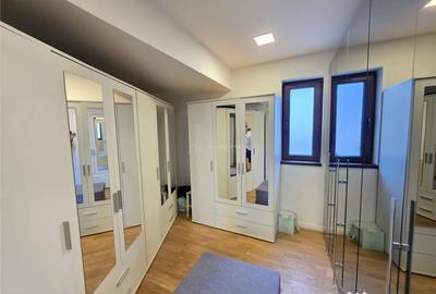 Casă cu 10 camere cu Teren 620 Mp în Mogoșoaia