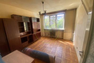 Apartament cu 3 camere decomandat, mobilat în Rogerius
