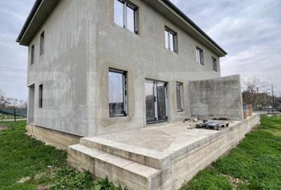 Casă cu 4 camere cu Teren 490 Mp în Titulescu - 1