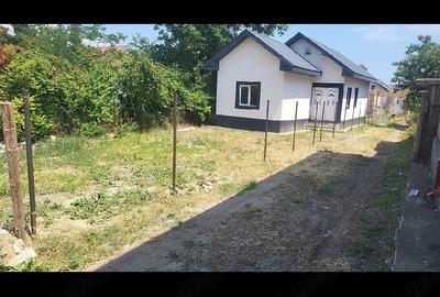 Casă cu 3 camere cu Teren 250 Mp în Lumina
