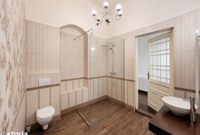 Apartament cu 3 camere în Centrul Istoric