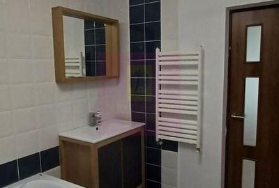 Casă cu 4 camere în Săbăreni