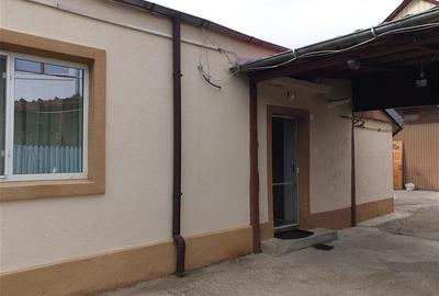 Casă individuală cu 4 camere cu Canalizare în Vest
