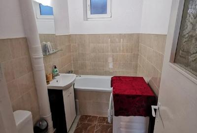 Apartament cu 3 camere decomandat în Exterior Vest