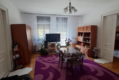 Apartament cu 3 camere nedecomandat în Central - 1