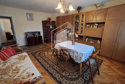 Apartament cu 3 camere decomandat, mobilat în Carpați 2