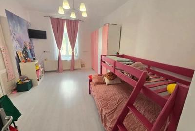 Casă cu 4 camere cu Teren 80 Mp în Central - 2