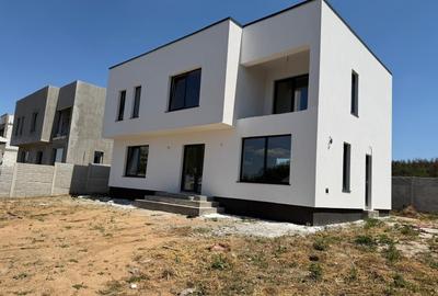 Casă cu 4 camere în Central